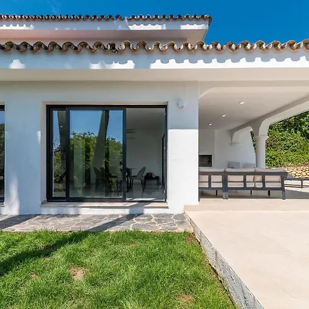 4 Bdrms Charming 3 Palms In Elviria, Sea Views! *