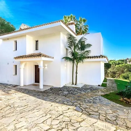 4 Bdrms Charming 3 Palms In Elviria, Sea Views! Villa