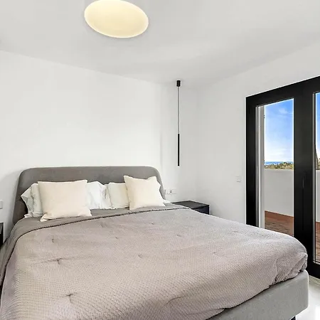 4 Bdrms Charming 3 Palms In Elviria, Sea Views! Villa Marbella