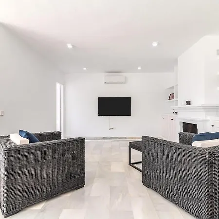 4 Bdrms Charming 3 Palms In Elviria, Sea Views! * Marbella